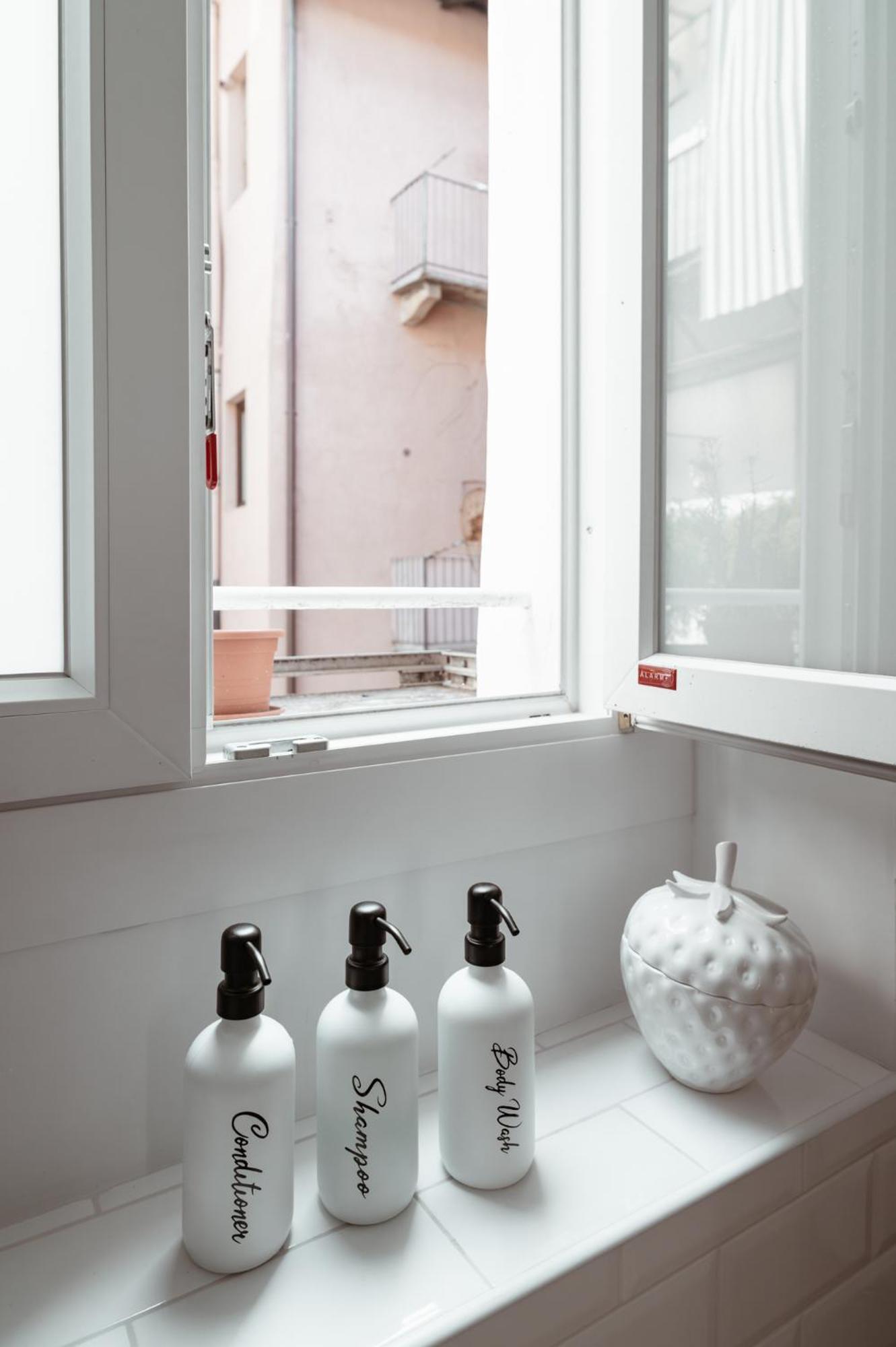 Mercanti Modern Flat - Balcony - Torino Centro Esterno foto